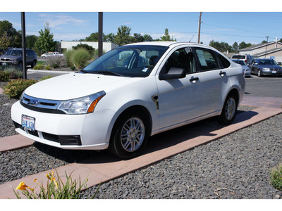 ford focus 2008 white sedan se gasoline 4 cylinders front wheel drive automatic 99352