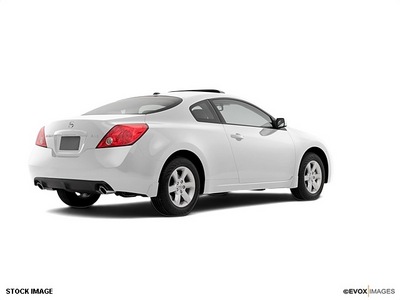 nissan altima 2008 white coupe grey gasoline 4 cylinders front wheel drive automatic 34731