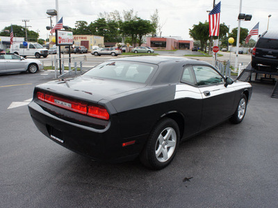 dodge challenger 2010 black coupe se gasoline 6 cylinders rear wheel drive automatic 33021