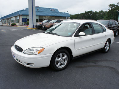 ford taurus 2004 white sedan se gasoline 6 cylinders front wheel drive automatic 08753