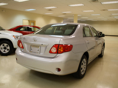 toyota corolla 2010 silver sedan le gasoline 4 cylinders front wheel drive automatic 27707