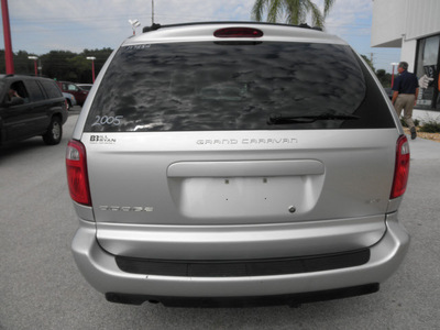 dodge grand caravan 2005 silver van sxt gasoline 6 cylinders front wheel drive automatic 34731