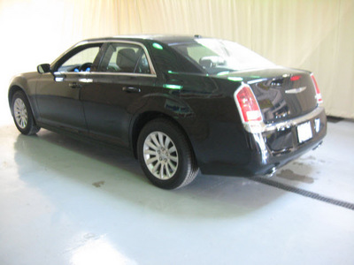 chrysler 300 2011 black sedan gasoline 6 cylinders rear wheel drive automatic 44883