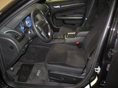 chrysler 300 2011 black sedan gasoline 6 cylinders rear wheel drive automatic 44883