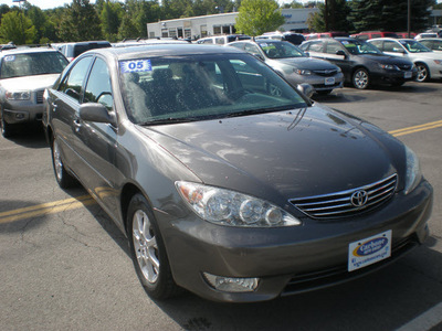 toyota camry 2005 gray sedan gasoline 6 cylinders front wheel drive automatic with overdrive 13502