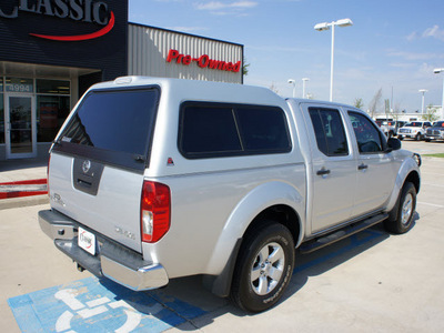 nissan frontier 2010 silver se 4x4 gasoline 6 cylinders 4 wheel drive automatic 76210