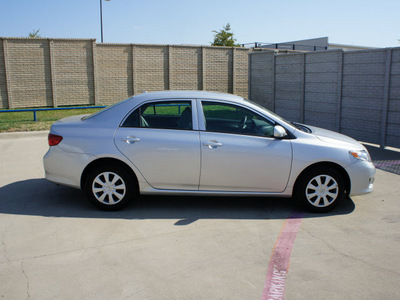 toyota corolla 2010 silver sedan le gasoline 4 cylinders front wheel drive automatic 76108