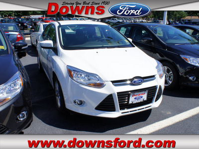 ford focus 2012 white sedan se gasoline 4 cylinders front wheel drive automatic with overdrive 08753