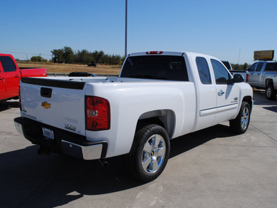 chevrolet silverado 1500 2011 summ white pickup truck lt flex fuel 8 cylinders 2 wheel drive automatic 76087