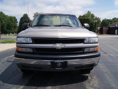 chevrolet silverado 1500 2001 pewter pickup truck gasoline 6 cylinders rear wheel drive automatic 61008