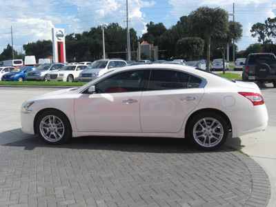 nissan maxima 2009 white sedan gasoline 6 cylinders front wheel drive automatic 33884