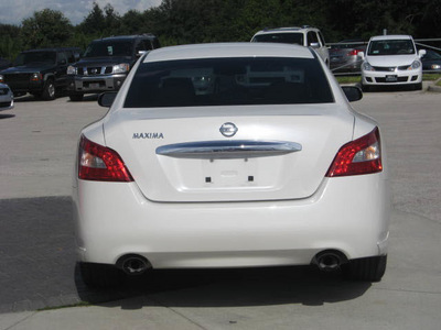 nissan maxima 2009 white sedan gasoline 6 cylinders front wheel drive automatic 33884