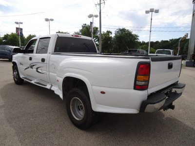 gmc sierra 3500 2004 white slt diesel 8 cylinders rear wheel drive automatic 60007