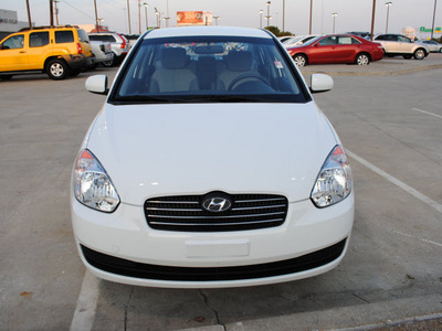 hyundai accent 2010 white sedan gls gasoline 4 cylinders front wheel drive automatic 75228