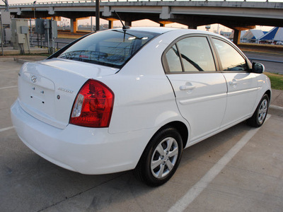 hyundai accent 2010 white sedan gls gasoline 4 cylinders front wheel drive automatic 75228