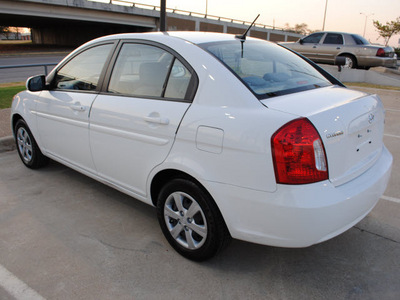 hyundai accent 2010 white sedan gls gasoline 4 cylinders front wheel drive automatic 75228