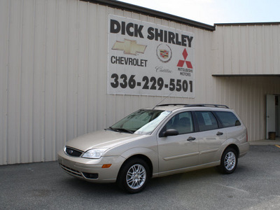 ford focus 2007 gold wagon zxw ses gasoline 4 cylinders front wheel drive automatic 27215