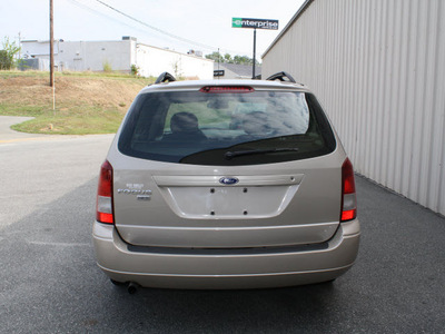 ford focus 2007 gold wagon zxw ses gasoline 4 cylinders front wheel drive automatic 27215