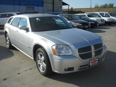 dodge magnum 2007 silver wagon rt gasoline 8 cylinders all whee drive shiftable automatic 99212