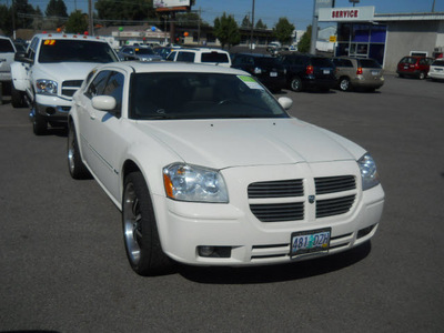 dodge magnum 2006 white wagon rt gasoline 8 cylinders all whee drive shiftable automatic 99212