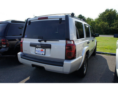 jeep commander 2006 bright silver suv nav flex fuel 8 cylinders 4 wheel drive automatic 07712