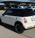 mini cooper 2005 white hatchback s gasoline 4 cylinders front wheel drive automatic 76087