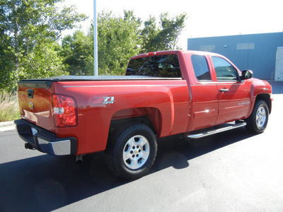 chevrolet silverado 1500 2007 red pickup truck 4x4 extended cab z71 gasoline 8 cylinders 4 wheel drive automatic 55448