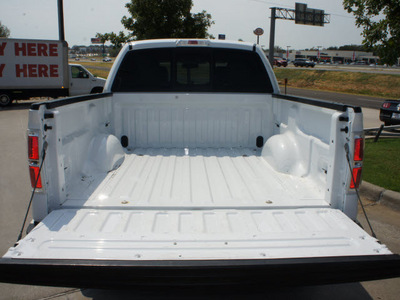 ford f 150 2010 white lariat flex fuel 8 cylinders 4 wheel drive automatic 76205