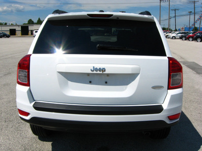 jeep compass 2011 white suv latitude gasoline 4 cylinders 2 wheel drive automatic 45840