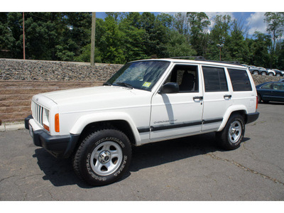 jeep cherokee 2000 white suv sport gasoline 6 cylinders 4 wheel drive automatic 08812