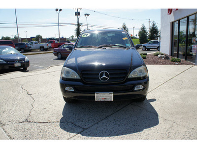 mercedes benz m class 2004 black suv ml350 nav gasoline 6 cylinders all whee drive 5 speed automatic 07724