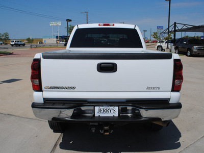 chevrolet silverado 2500hd 2006 white lt gasoline 8 cylinders rear wheel drive automatic 76087