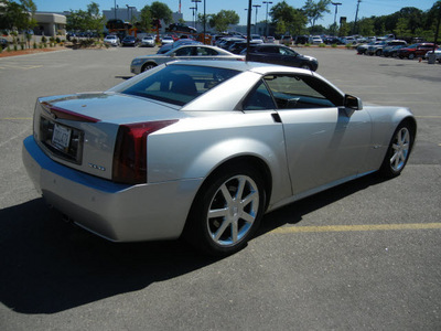 cadillac xlr 2004 lt  gray navi gasoline 8 cylinders rear wheel drive 5 speed automatic 55391