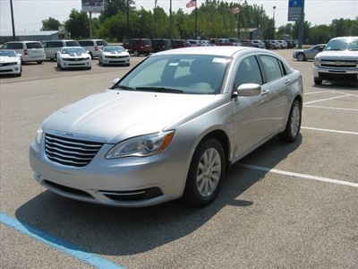 chrysler 200 2011 sedan gasoline 4 cylinders front wheel drive not specified 46036