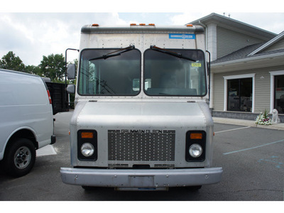 workhorse workhorse 2002 silver bread truck 6 cylinders not specified 07507