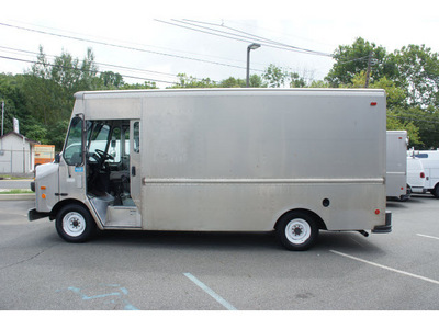 workhorse workhorse 2002 silver bread truck 6 cylinders not specified 07507