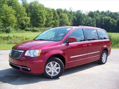 chrysler town and country 2012 red van touring flex fuel 6 cylinders front wheel drive not specified 44024