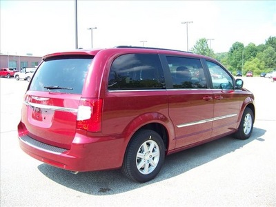 chrysler town and country 2012 red van touring flex fuel 6 cylinders front wheel drive not specified 44024