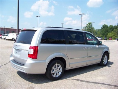 chrysler town and country 2012 silver van touring flex fuel 6 cylinders front wheel drive not specified 44024