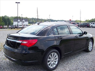 chrysler 200 2012 black sedan touring gasoline 4 cylinders front wheel drive not specified 44024