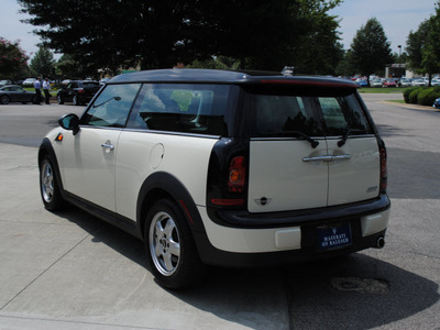 mini cooper clubman 2009 off white hatchback gasoline 4 cylinders front wheel drive 6 speed manual 27616