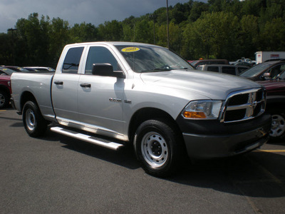 dodge ram 1500 2009 silver gasoline 8 cylinders 4 wheel drive automatic 13502