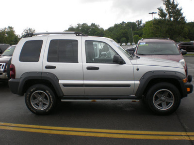 jeep liberty 2005 silver suv renegade gasoline 6 cylinders 4 wheel drive automatic 13502