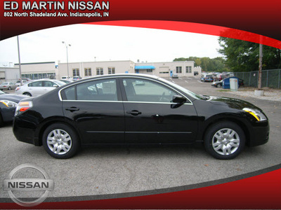 nissan altima 2012 black sedan gasoline 4 cylinders front wheel drive not specified 46219