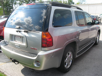 gmc envoy xl 2005 silver suv denali gasoline 8 cylinders 4 wheel drive automatic 45840