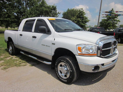 dodge ram pickup 1500 2006 white slt 4x4 gasoline 8 cylinders 4 wheel drive automatic with overdrive 62863
