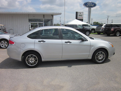 ford focus 2010 silver sedan se gasoline 4 cylinders front wheel drive automatic with overdrive 62863