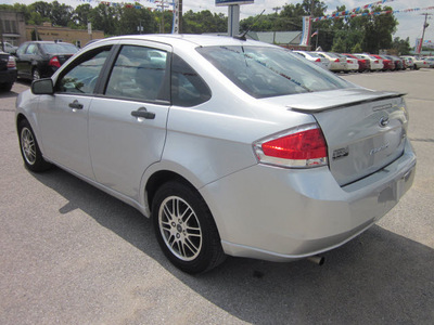 ford focus 2010 silver sedan se gasoline 4 cylinders front wheel drive automatic with overdrive 62863