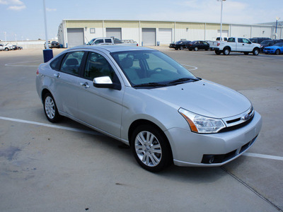 ford focus 2010 silver sedan sel gasoline 4 cylinders front wheel drive automatic with overdrive 76108