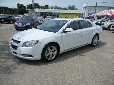 chevrolet malibu 2011 white sedan 2lt gasoline 4 cylinders front wheel drive automatic 55391